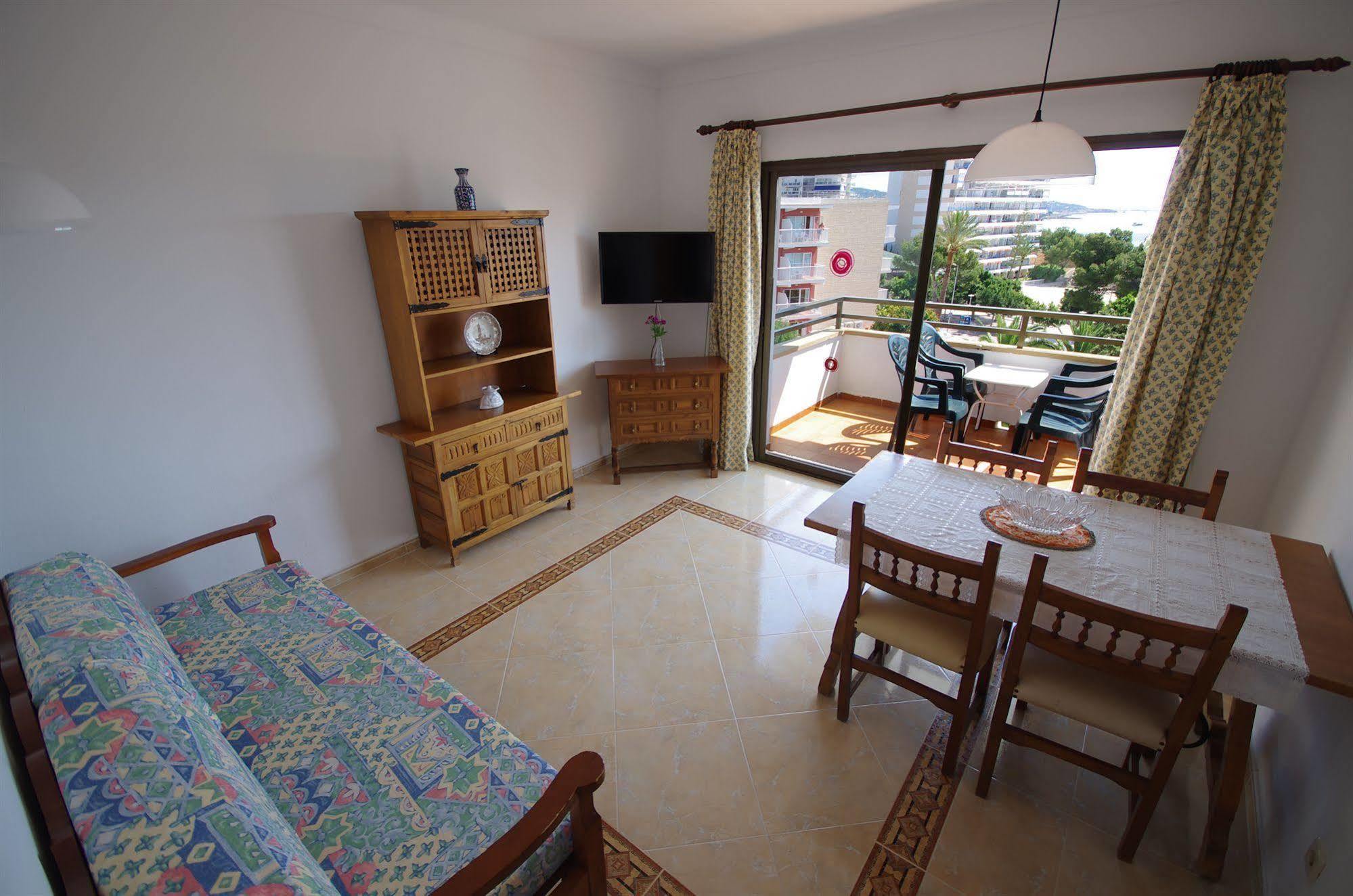 Marina Apartamentos Palmanova Exteriör bild